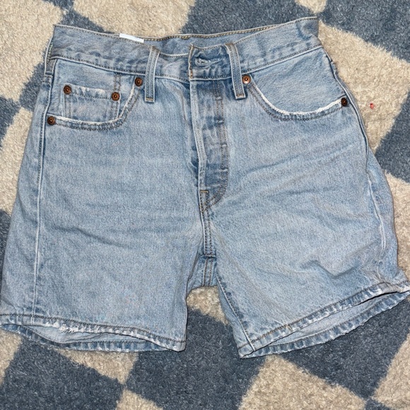 Levi’s classic woman’s shorts